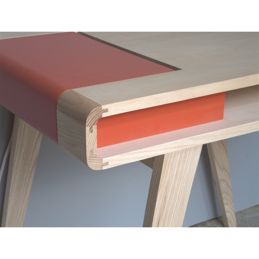 Bureau Bois Massif Contemporain : Bureau r?tro contemporain en bois Kolorea orange Atelier Mobibois Bureau Bois Massif Contemporain : Bureau r?tro contemporain en bois Kolorea orange Atelier Mobibois