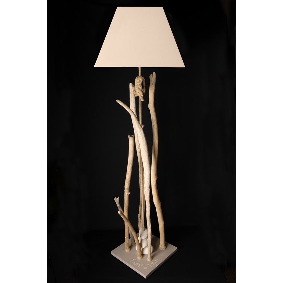 Lampe Bois Flotte Maison : Grande lampe sur pied bois flott? cendre brune, de la marque Coc’art Lampe Bois Flotte Maison : Grande lampe sur pied bois flott? cendre brune, de la marque Coc’art